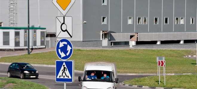 При наличии какого знака водитель должен уступить дорогу