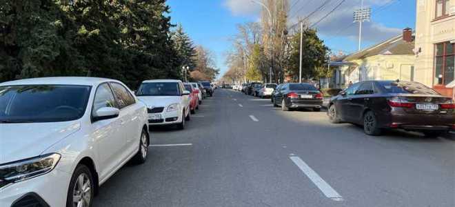 Кто должен уступить дорогу при одновременном развороте