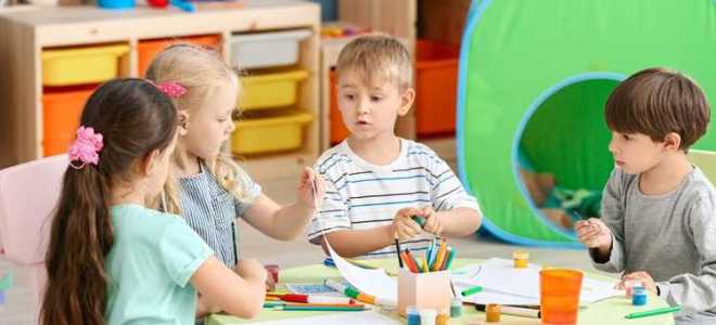 Сколько воспитателей должно быть в группе