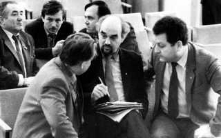 Со скольки лет можно стать помощником депутата