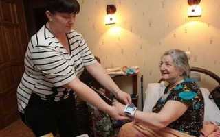 Кому предоставляется социальное обслуживание на дому