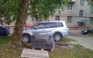 Как наказать за парковку на газоне во дворе