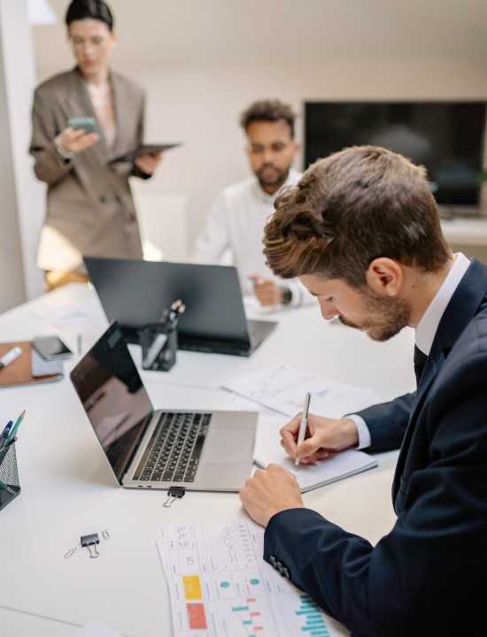 Как определить основное место работы при наличии нескольких трудовых договоров