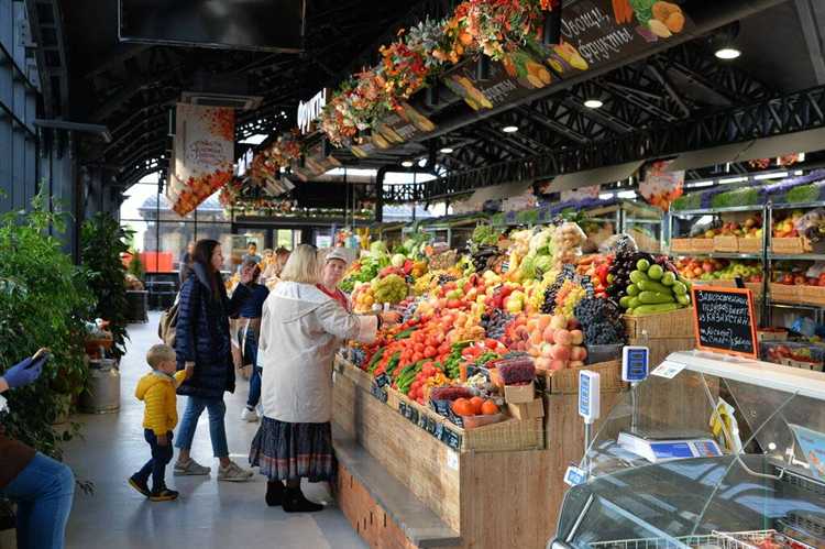 Для продавцов и покупателей важно учитывать эти различия: рынок предлагает стабильный, регулярный доступ к товарам, а ярмарка – периодическую возможность купить уникальные или сезонные товары, часто с развлекательной программой.