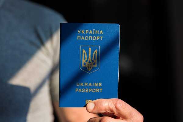 Кража паспорта квалифицируется как хищение личного документа. В соответствии со статьей 158 Уголовного кодекса Российской Федерации, кража относится к преступлениям против собственности и наказывается в зависимости от обстоятельств дела.