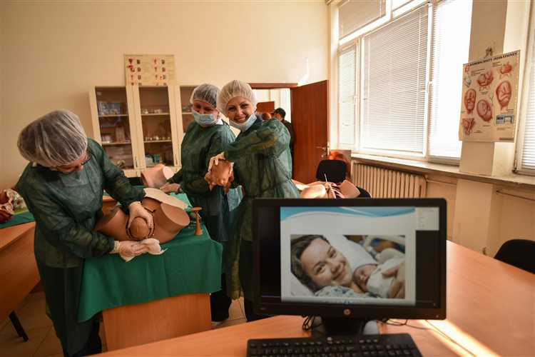 Взаимодействие с врачами и специалистами поликлиники при оказании помощи