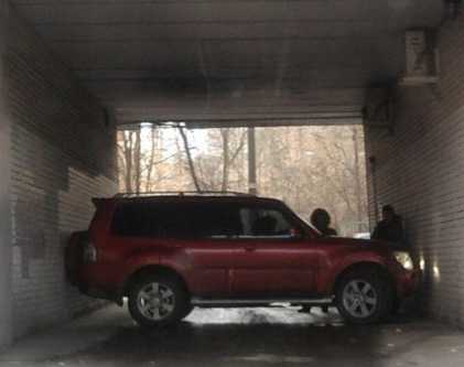 Как безопасно выехать с тесной парковки