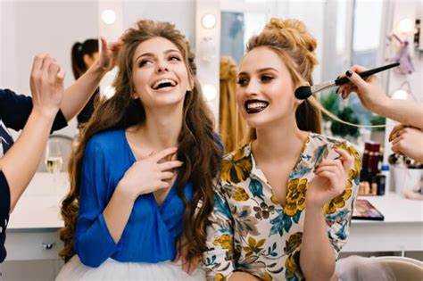 Как подать иск в суд при отказе салона возмещать ущерб