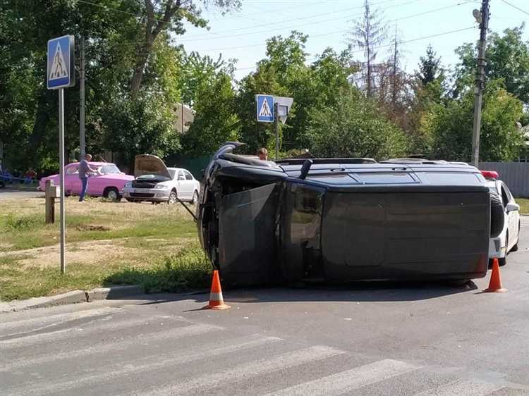 Как быстро сообщить о ДТП в службу поддержки каршеринга