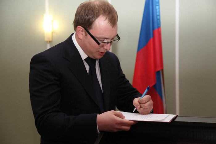 Организация распределения задач среди работников аппарата суда