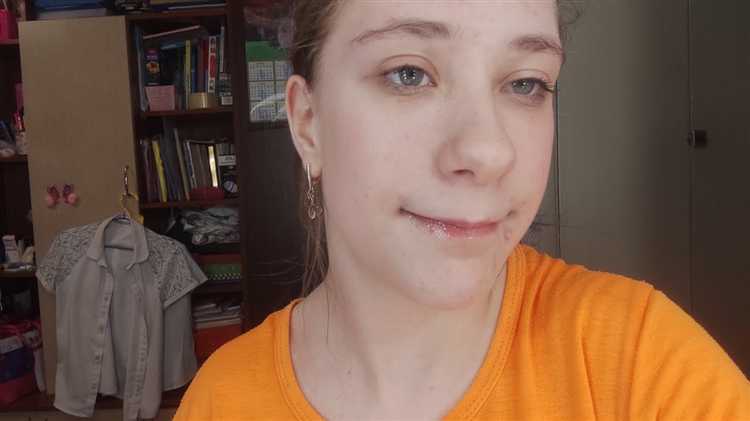 В 14 лет гражданин Российской Федерации обязан получить свой первый внутренний паспорт. Это основной документ, удостоверяющий личность на территории страны. За просрочку оформления предусмотрена административная ответственность.