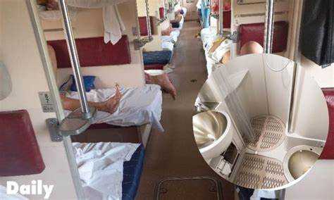 Проход через контроль билетов на входе в здание вокзала