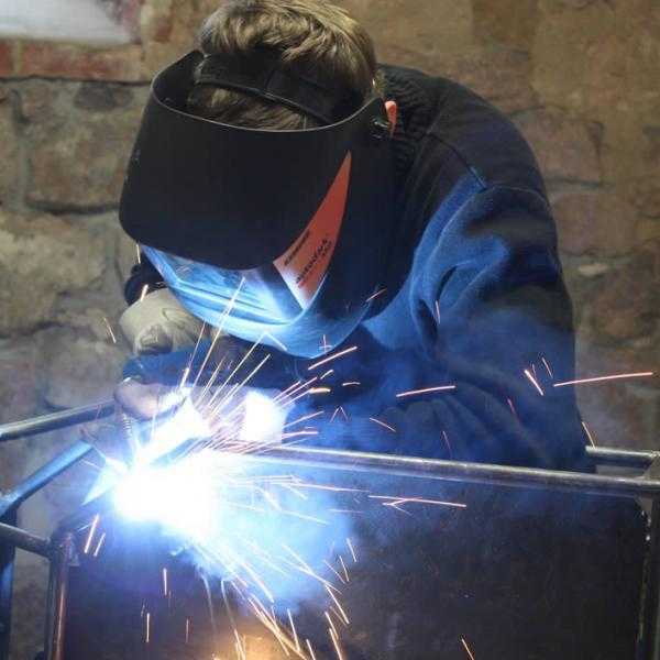 Почему нельзя хранить легковоспламеняющиеся жидкости рядом с постом сварки