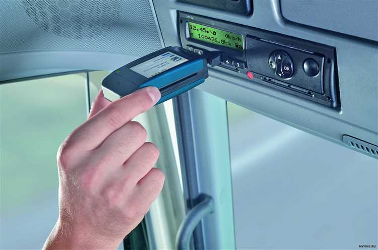 Проверка наличия карты тахографа проводится сотрудниками ГИБДД при остановке транспортного средства, оборудованного тахографом. Инспектор запрашивает карту у водителя и сверяет данные с регистрацией транспортного средства.