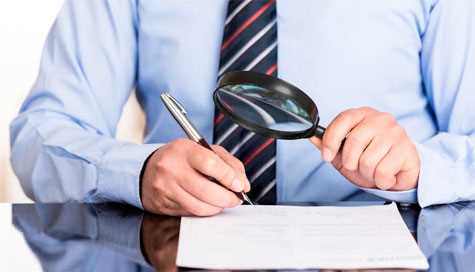 Хранение и сбыт поддельных документов квалифицируются как преступления с установленными законом санкциями. Наказания зависят от характера и объема совершенного деяния, а также от последствий, вызванных использованием подделок.