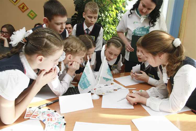 Из какого бюджета финансируются школы