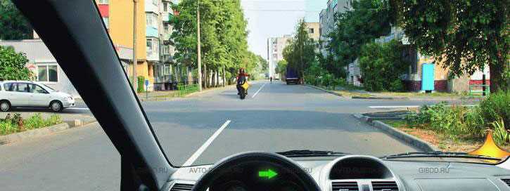 Куда направлять движение при повороте налево с разных полос