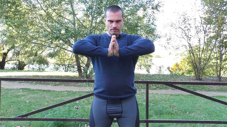 Скрещенные руки перед собой что означает Скрещенные руки перед собой что означает