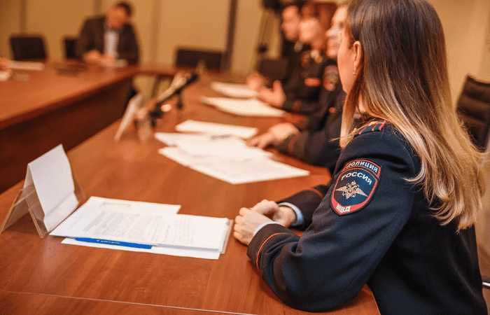 Как обращаться в случае подачи заявления: в МВД или СК