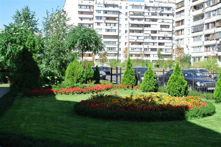 Уход за зелеными насаждениями и газонами