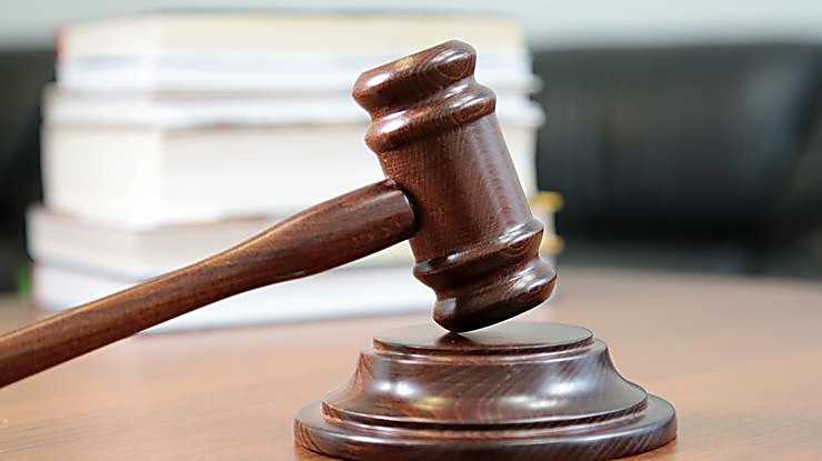 Судья объявил решение о прекращении деятельности еженедельного журнала какое право