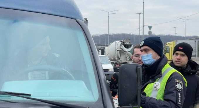 Проверка страховки и регистрационных документов