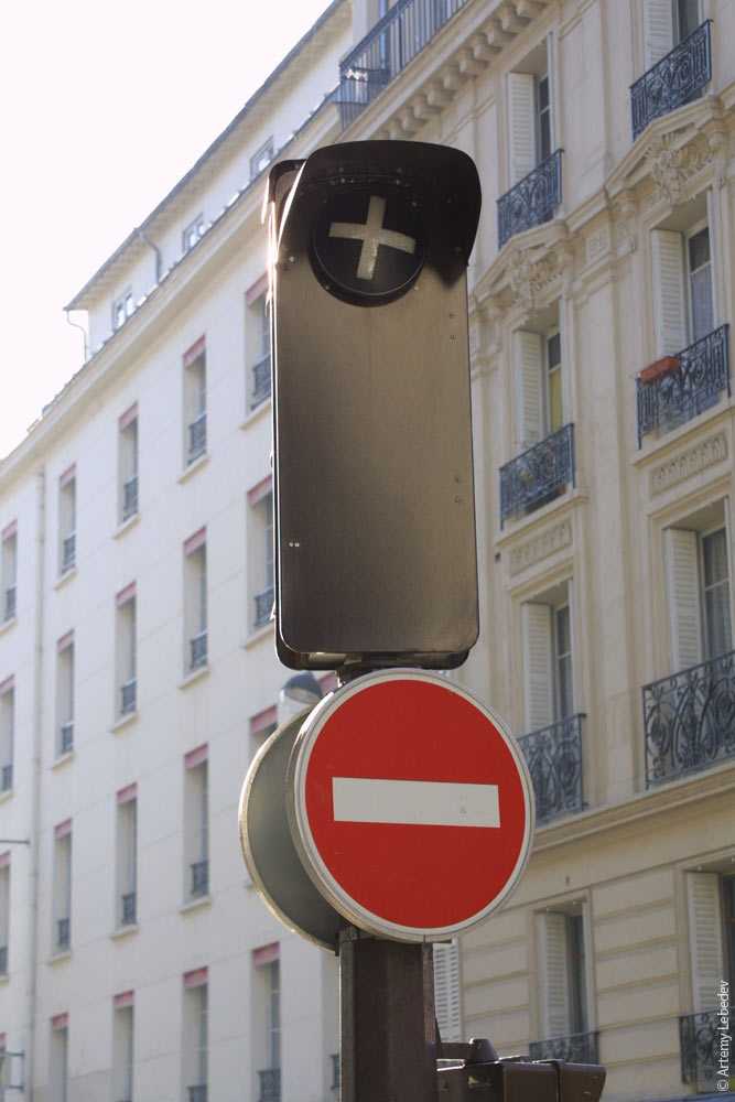 Особенности эксплуатации и требования к водителям при сигнале с белыми огнями