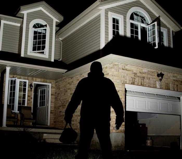 Отличие статьи 164 УК РФ от смежных составов преступлений