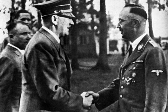 Какие государства организовывали массовые преследования по расовому или классовому признаку