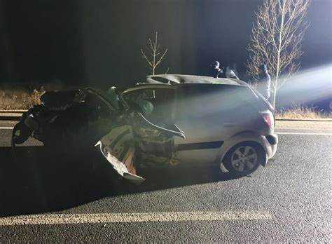 При дорожно-транспортном происшествии с пострадавшими ответственность водителя определяется степенью вины, тяжестью последствий и соблюдением правил дорожного движения. В случае легкого вреда здоровью применяется статья 12.24 КоАП РФ. Штраф – до 2 500 рублей, но при установлении грубого нарушения возможно лишение прав на срок до полутора лет.