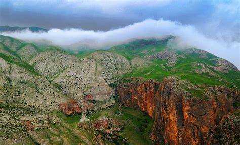 Как правильно писать и произносить название страны на русском языке