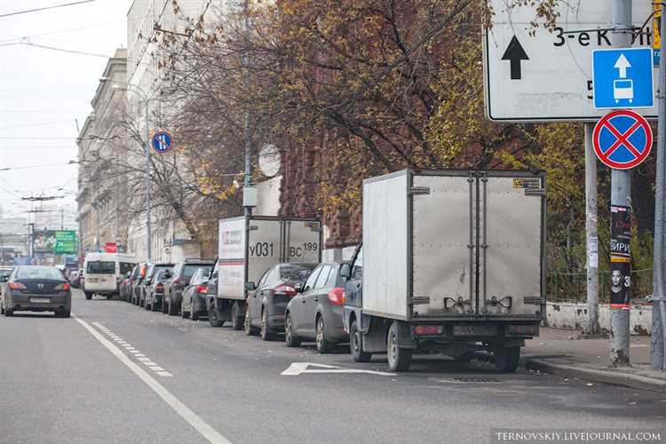 Как добиться эвакуации машины за парковку на тротуаре