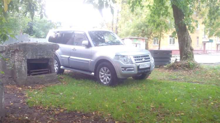 Какие штрафы предусмотрены за парковку на газоне