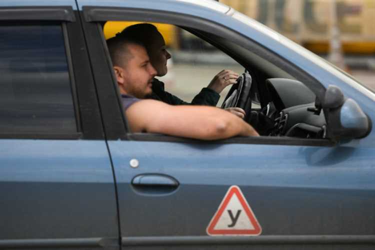 Запись на экзамен через портал Госуслуги или в отделении ГИБДД