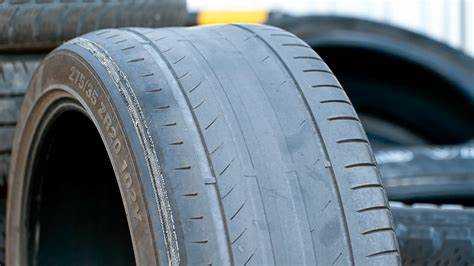 Какие признаки повреждений шин указывают на необходимость их замены?