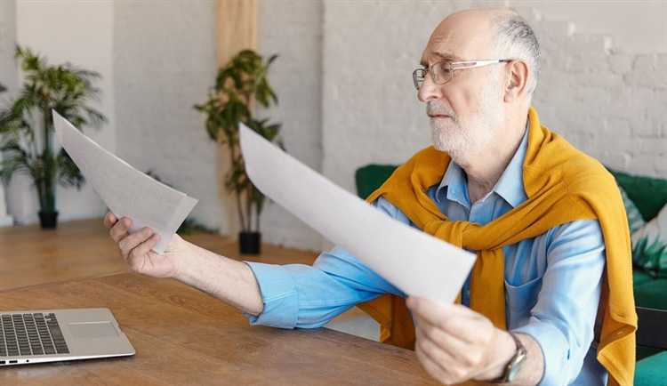 Чтобы рассчитать примерный размер пенсии, необходимо умножить общее число накопленных баллов на их актуальную стоимость. Дополнительно прибавляется фиксированная выплата, которая в 2023 году составляет 7 567,33 рубля для большинства пенсионеров.