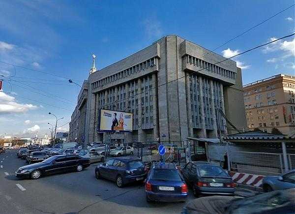 Влияет ли нагрузка на количество судей в арбитражном суде региона