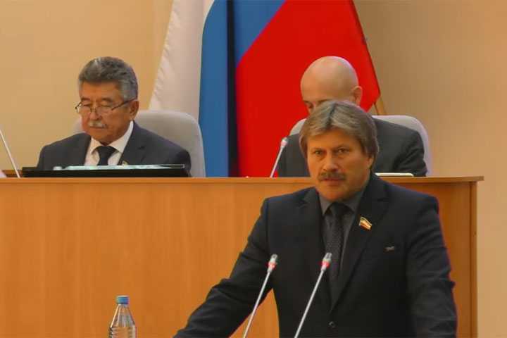 Как распределяются обязанности между заместителями председателя ВС РФ