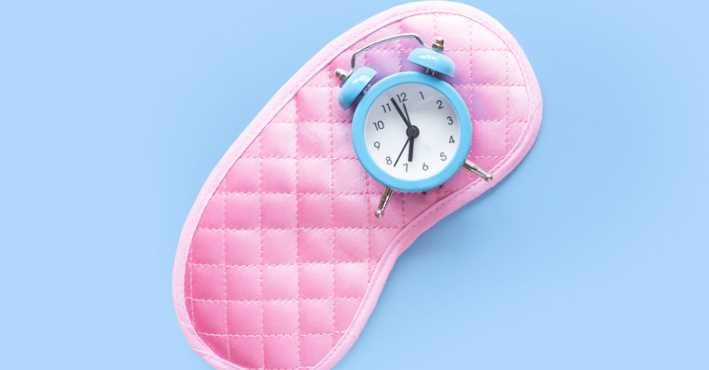 Работник обязан ознакомиться с приказом под роспись. Без согласия его можно привлечь только при предотвращении катастроф, аварий или для выполнения неотложных государственных задач. Во всех остальных случаях требуется письменное согласие сотрудника и учёт мнения профсоюза (если он есть).