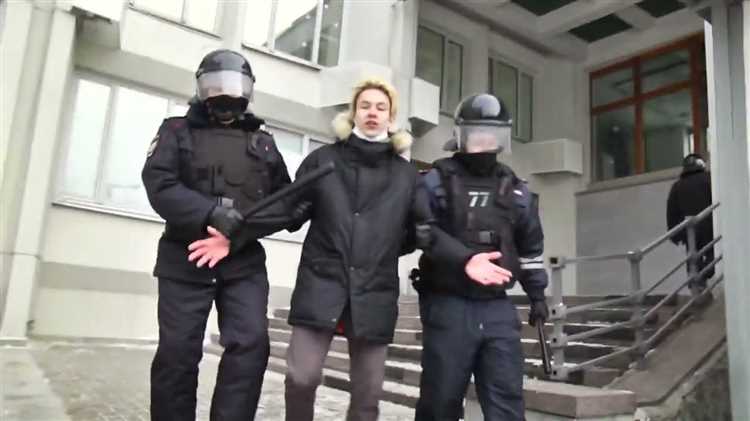 Место проведения должно соответствовать требованиям по безопасности и не нарушать права других граждан. Закон запрещает проведение мероприятий вблизи объектов повышенной опасности, на проезжей части без согласования, а также рядом со школами, больницами и зданиями судов.