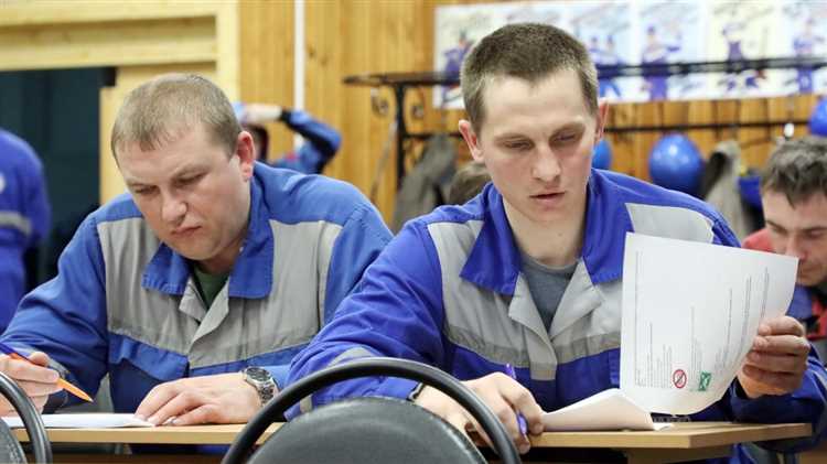 Регистрация осуществляется через Федеральную налоговую службу. Для ООО требуется подготовить устав, решение или протокол об учреждении, заявление по форме Р11001, оплатить госпошлину в размере 4 000 рублей и подать документы лично, через МФЦ или онлайн через портал ФНС. Для ИП – заявление по форме Р21001, копия паспорта и госпошлина 800 рублей.