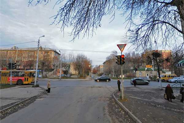 Особенности въезда и выезда с прилегающей территории