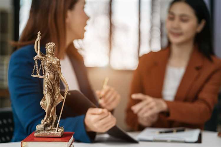 После подачи заявления дубликат решения с отметкой о вступлении в силу изготавливается, как правило, в течение нескольких рабочих дней. Готовый документ можно получить лично в канцелярии суда или оформить получение через представителя. Некоторые суды допускают направление дубликата почтой по заявлению.