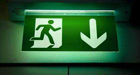 Как правильно размещать стрелки и указатели на схеме эвакуации