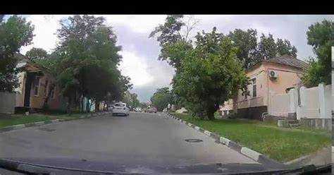 Как правильно переходить дорогу с коляской