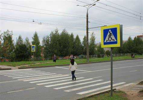 Какие признаки пешеходного перехода нужно учитывать при движении