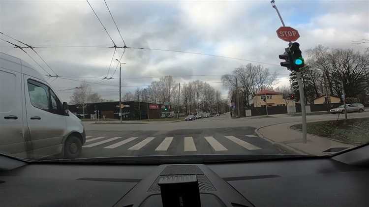 Правила поворота налево на регулируемом перекрёстке