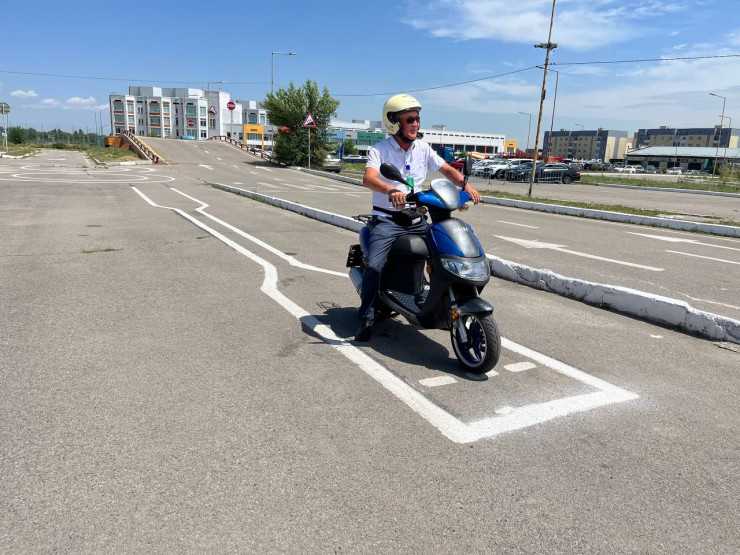 Как выбрать мотошколу с лицензией и опытными инструкторами