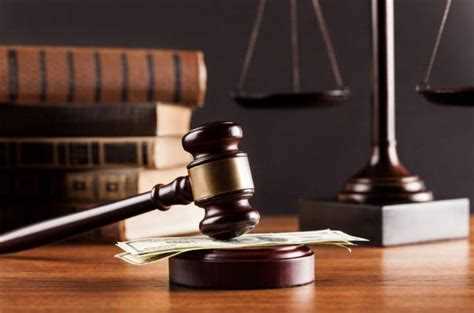 Заявление и разрешение ходатайств и отводов сторонами