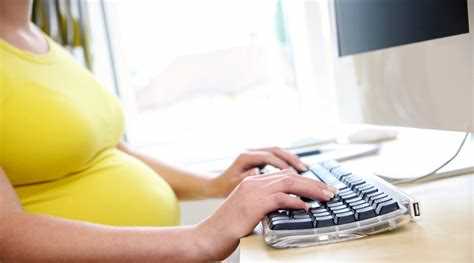 Работа как самозанятая: риски и ограничения для получателей пособий